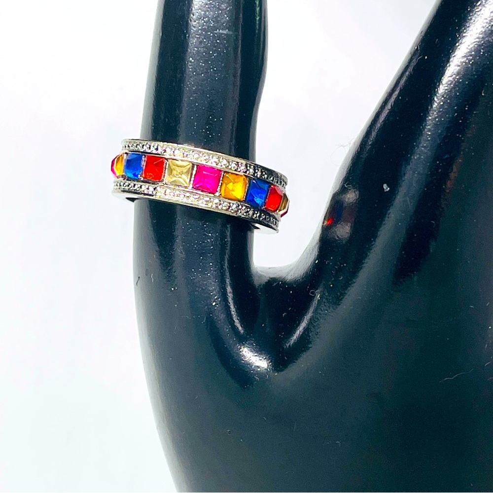✅1980s Silver-tone, rainbow coloured, costume ring - thick comfortable fit band
